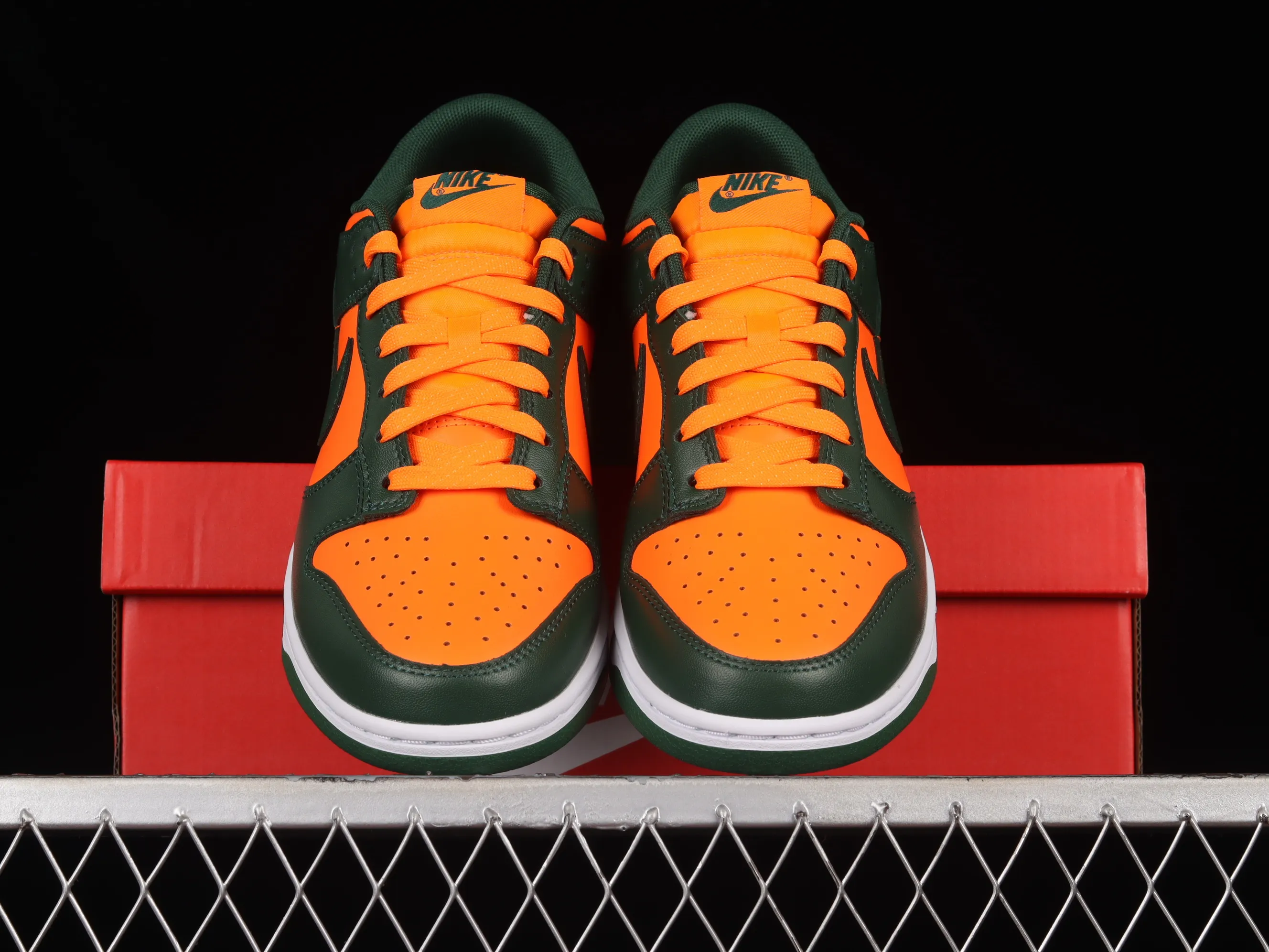 All Categories Nk SB Dunk Series Nk SB Dunk Low Low-top sneakers Nk SB Dunk Low "Miami Hurricanes" Orange-green SB low-top casual sneakers DD1391-300
